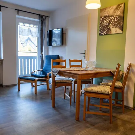 아파트 Mit Zwei Schlafzimmern Und Balkon By Interhome